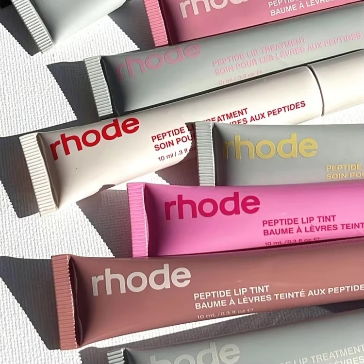 Huda Beauty Makeup Mini Kit - Funda para Teléfono con Bálsamo Labial