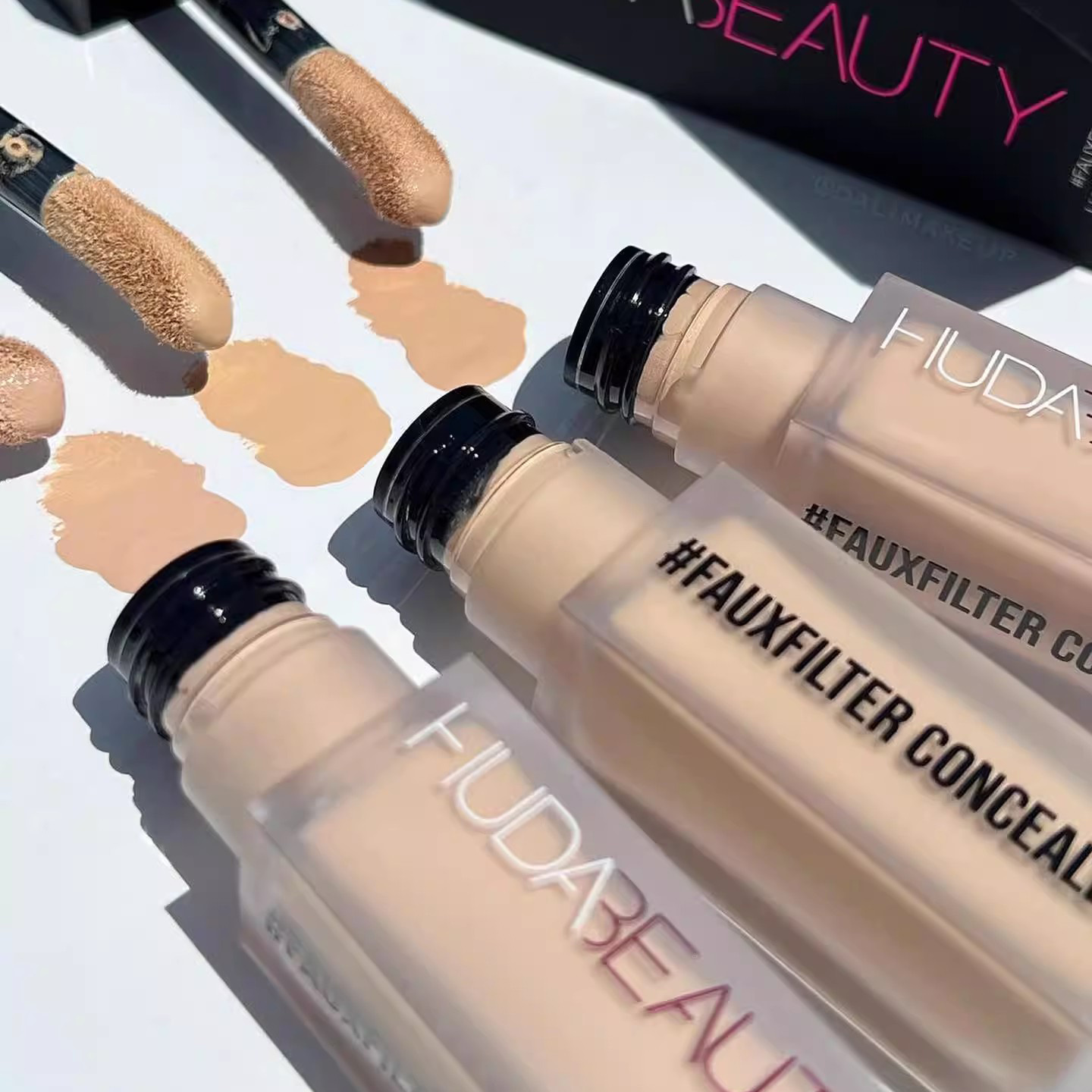 Huda Beauty-corrector de ojos  - Huda Beauty Makeup Mini Kit reseña y precio